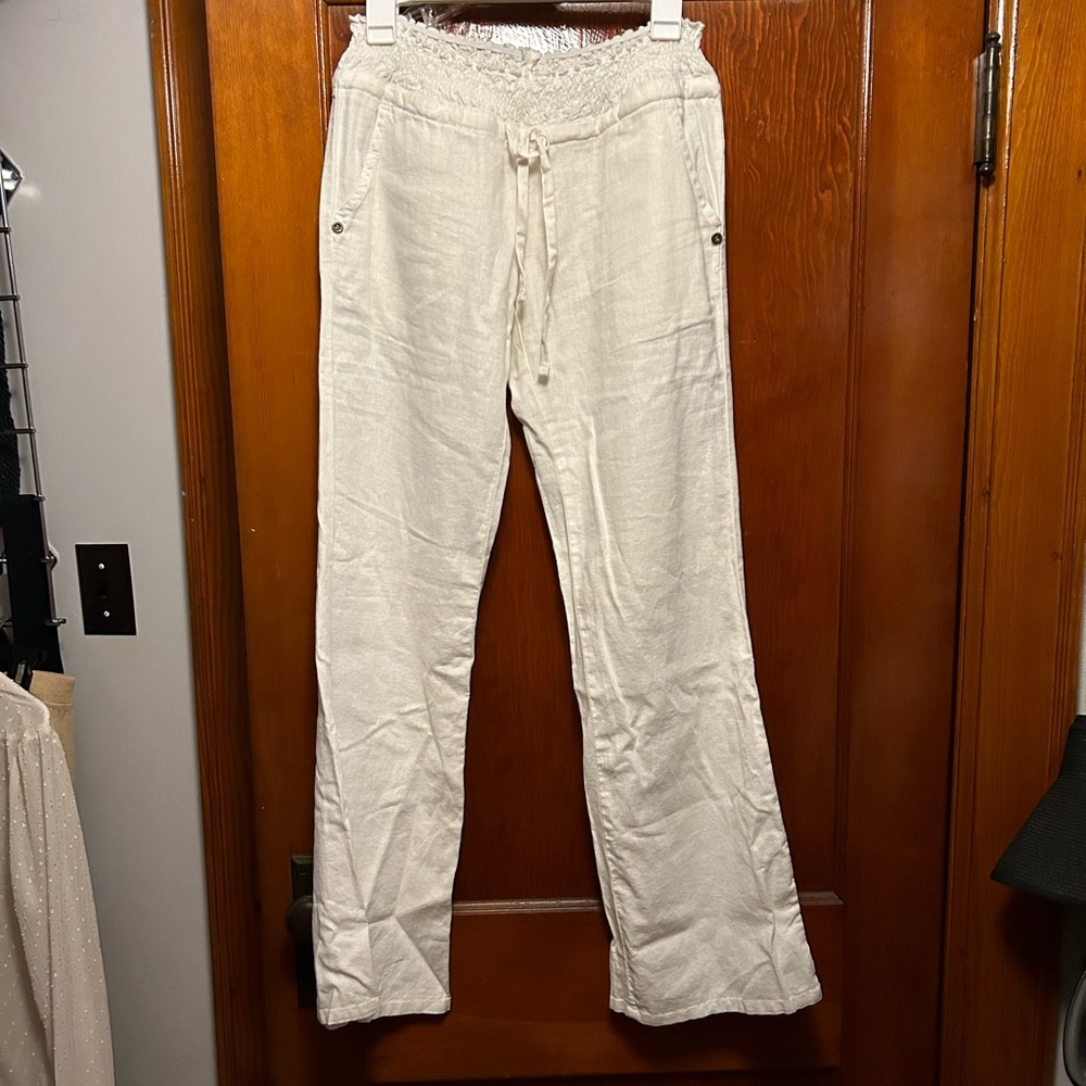 Cute linen white pants- never worn!